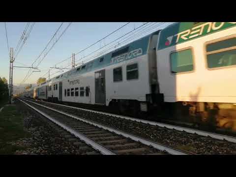 Vivalto di Trenord in transito da Levate e diretto a Milano Centrale.