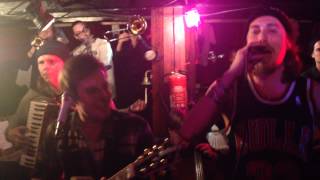 Kuningasidea - Valkoinen lippu @ Kuunari Jan Mayen 2.11.2014