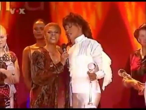 Whitney Houston & Dionne Warwick - That's what friends are for - WWA 2004 - rare video