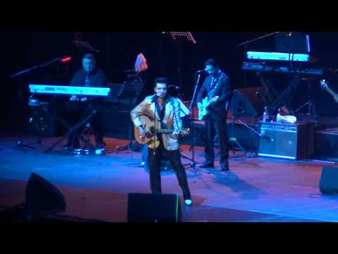 Elvis Presley - That's Alright Mama , Justin Shandor HD en Movistar Arena Santiago (31/08/2012)