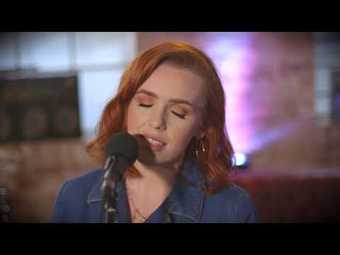 Laura Oakes - Old Ghosts (Live)