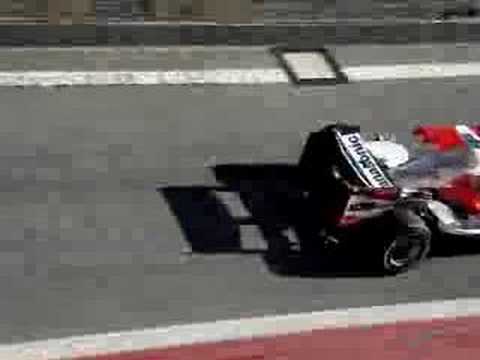 Montmelo F1 tests 14-02-2007 Toyota starting