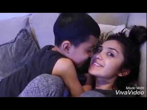 小さな男の子が私の携帯電話から流出したプライベートビデオをキスします  