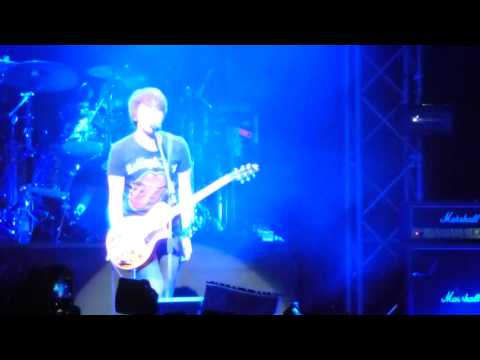 [2012.09.22 Fancam HD] CNBLUE live in London - Member's introduction + Y, Why