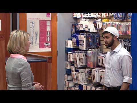 あなたならどうする？ドラッグストアの従業員がイスラム教徒の男性のパスポート写真を否定する (What Would You Do: Drug store employee denies Muslim man passport photo)