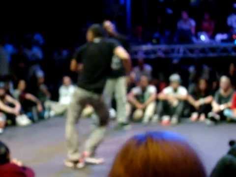 Bruce Ykanji vs Kefton 2nd : Summer Dance Hip Hop 4ever 2011 (Amsterdam / Paradiso)