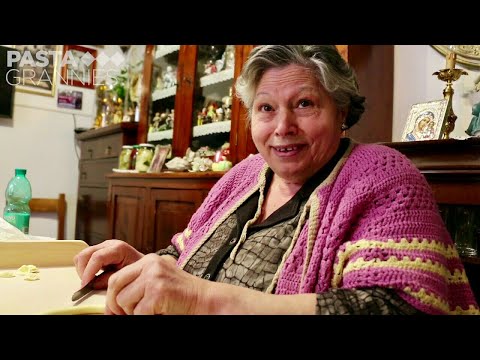 Pasta Grannies learns how to make orecchiette the Bari way!