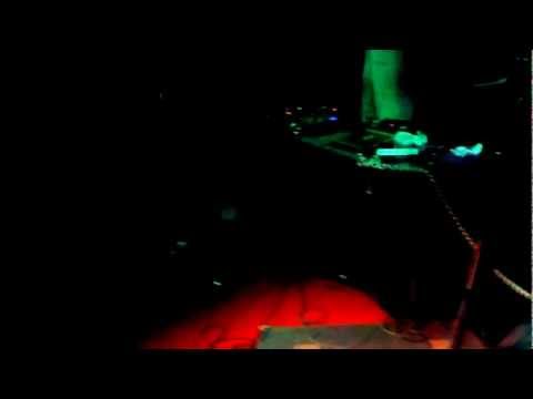 Sista Zoum inna di Cross