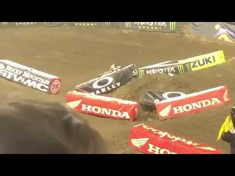 O tombaço de Gared Steinke com sua Husky 125 2T em Anaheim 1