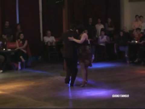  Cristina Sosa  and  Daniel Nacucchio  are  dancing  to  the  tango  "  Yoyo Brujo  "