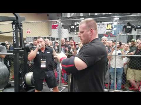 James Strickland 620 lbs bench press in Animal Pak Cage 2017