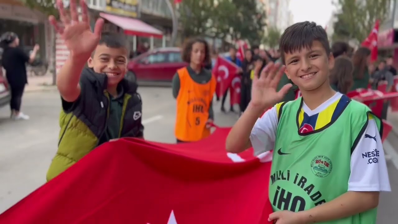 Bafra’da Protokol Ve Öğrencilerden Cumhuriyet Yürüyüşü