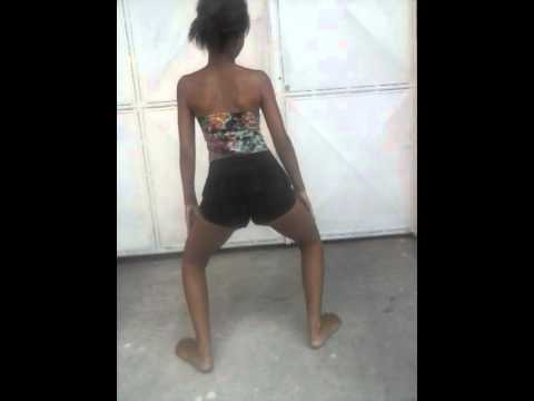 Bia dançando bonde das maravilhas