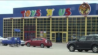 Warrant Issued for Man Who Abandoned Child at Toys `R` Us