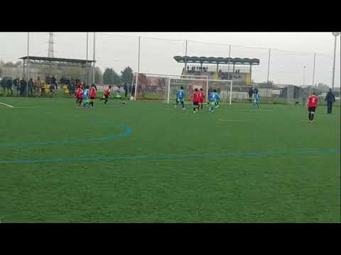 11 anni.   dribla tre avversari e poi goal.      missaglia vs costa masnaga