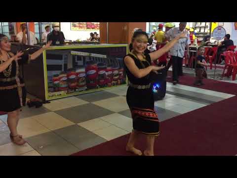 tarian lampa-lampa pisang