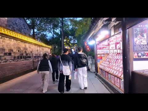 Chengdu Jinli at Night: Lantern Lights, Street Food, and Local Life