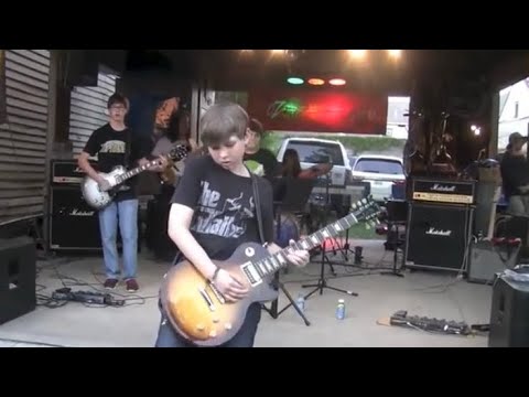 Insane! 12 Year Old Garage Band Covers- Guns N’ Roses- Sweet Child O Mine for huge crowd!