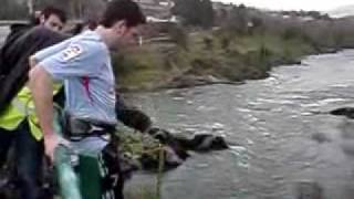 preview picture of video 'salto sobre o río Miño'