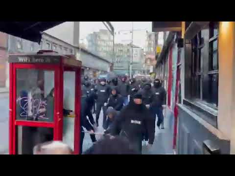 Celtic fans attack Rangers fans [FIGHT]