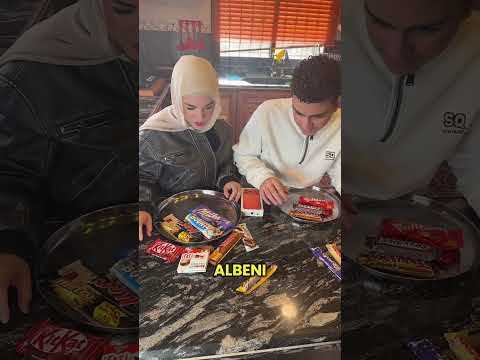 تحدي بيني وبين اخي محمد مين بجمع شوكولا اكثر بيربح ايفون ١٧