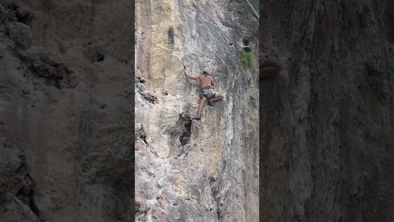 Tai Krabi Railay Beachでクライミング