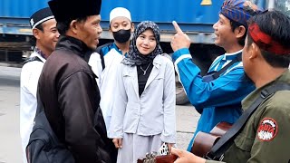 Download lagu BIKIN TERHARU!! Lantunan sholawat jibril dari seorang pengamen bersuara merdu mp3