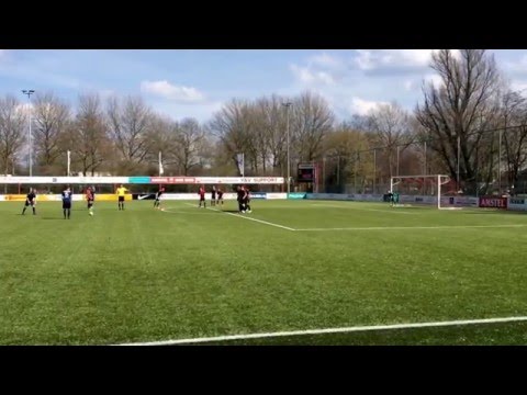 VVIJ- Zouaven: een vrije trap door Kevin Peerdeman, keeper redt.