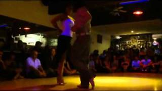 RODRIGO FONTI Y KARINA COLMEIRO EN LA MILONGA 10 "FUMANDO ESPERO"