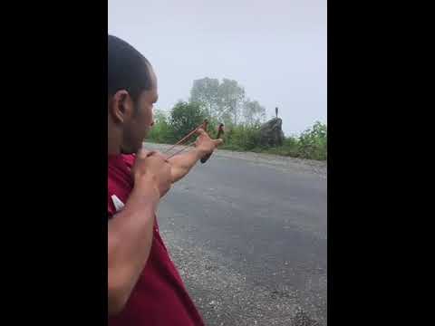 El Francotirador de la gomera - el cazador en la mira #resortera #onda #video #viral #reels #shorts