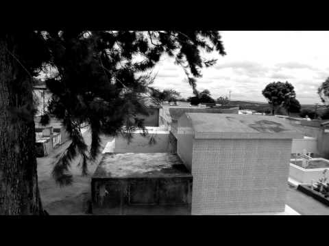 download lagu mp3 mp4 Que A Terra Lhe Seja Leve, download lagu Que A Terra Lhe Seja Leve gratis, unduh video klip Que A Terra Lhe Seja Leve