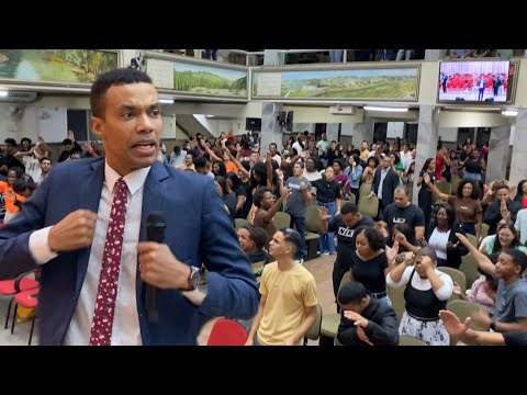 Tire as sandálias dos teus pés (Moisés e a sarça)