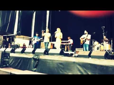 Lucha de Gigantes- Zahara y Santi Balmes. Low Cost Festival 2013