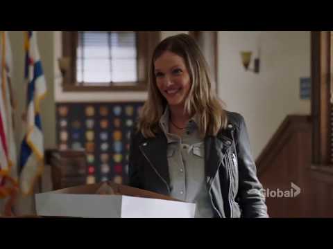 Upton brings the team Greek Donuts on her first day in Intelligence I Chicago P.D 4.22