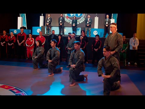 Los Dragones de hierro en el Sekai Taikai | Cobra Kai - Temporada 6 | Mejores Escenas en Español