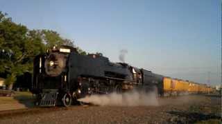 preview picture of video 'UP 844 switching in Hearne, TX - 5/1/2012'