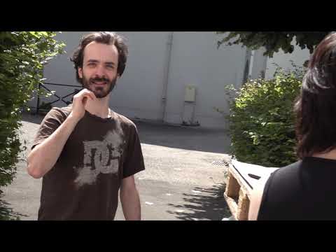 Il prend de vitesse la WW3 et achète 700 litre d'eau