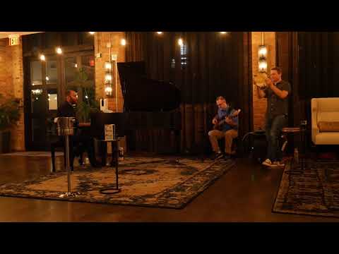 Só Danço Samba-Joe Murfin (pandeiro), Jason DeCristofaro (piano), Neil Alexander (bass)