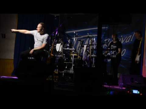 Team revival Znojmo - TEAM REVIVAL ZNOJMO / LIVE /Jeden kabát, koža, tvár