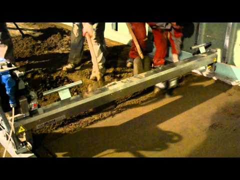 робот для укладки полусухой стяжки MAI 2 FLOOR MASTER XL