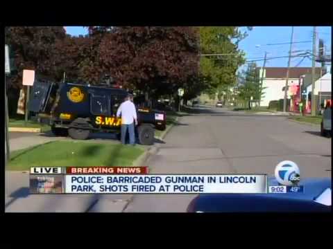 Man barricaded in Lincoln Park Home