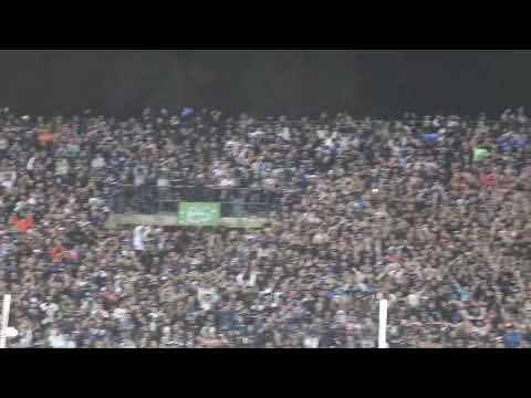 "La hinchada de la Lepra en el Malvinas ante Fluminense" Barra: Los Caudillos del Parque &bull; Club: Independiente Rivadavia &bull; País: Argentina