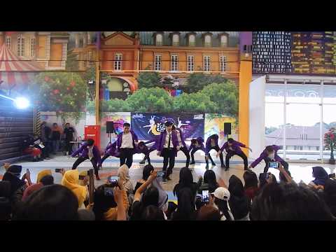 180929 Wanna One (워너원) - BOOMERANG (부메랑) & Burn It Up (활활) by COiN