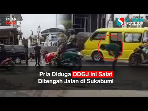 Pria Diduga ODGJ Ini Salat Ditengah Jalan di Sukabumi