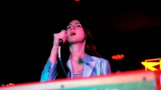 Weyes Blood interpreta "A Certain Kind"