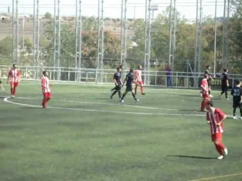 Nuevo intento del Atlético Velilla, con parada de Segura a saque de esquina