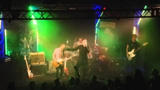 Taxloss Lovers perform &#39;Disgusting&#39; live at the Mansun Convention