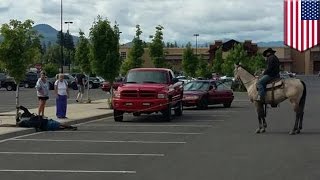 Rancher on horseback lassos thief: cowboy catches bike thief in Walmart parking lot - TomoNews