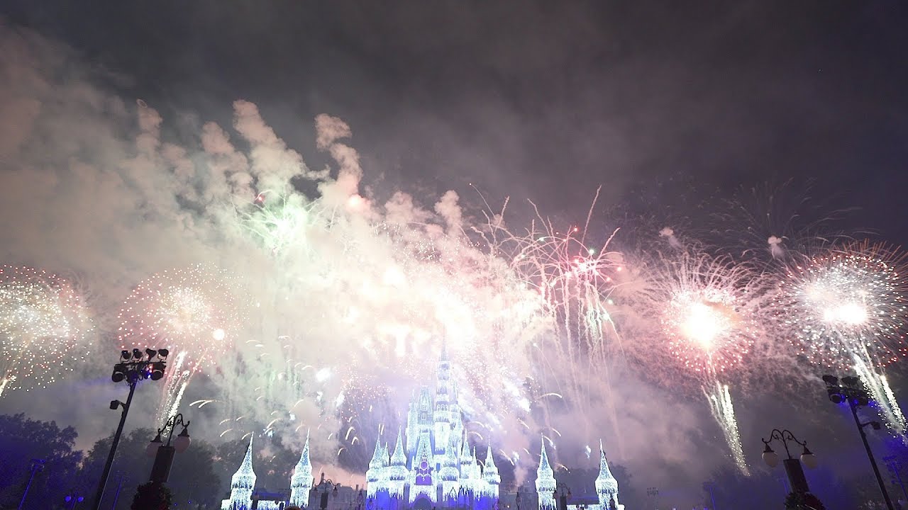 Minnie's Wonderful Christmastime Fireworks