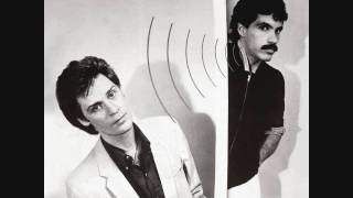 Diddy Doo Wop (I Hear the Voices) - Daryl Hall and John Oates